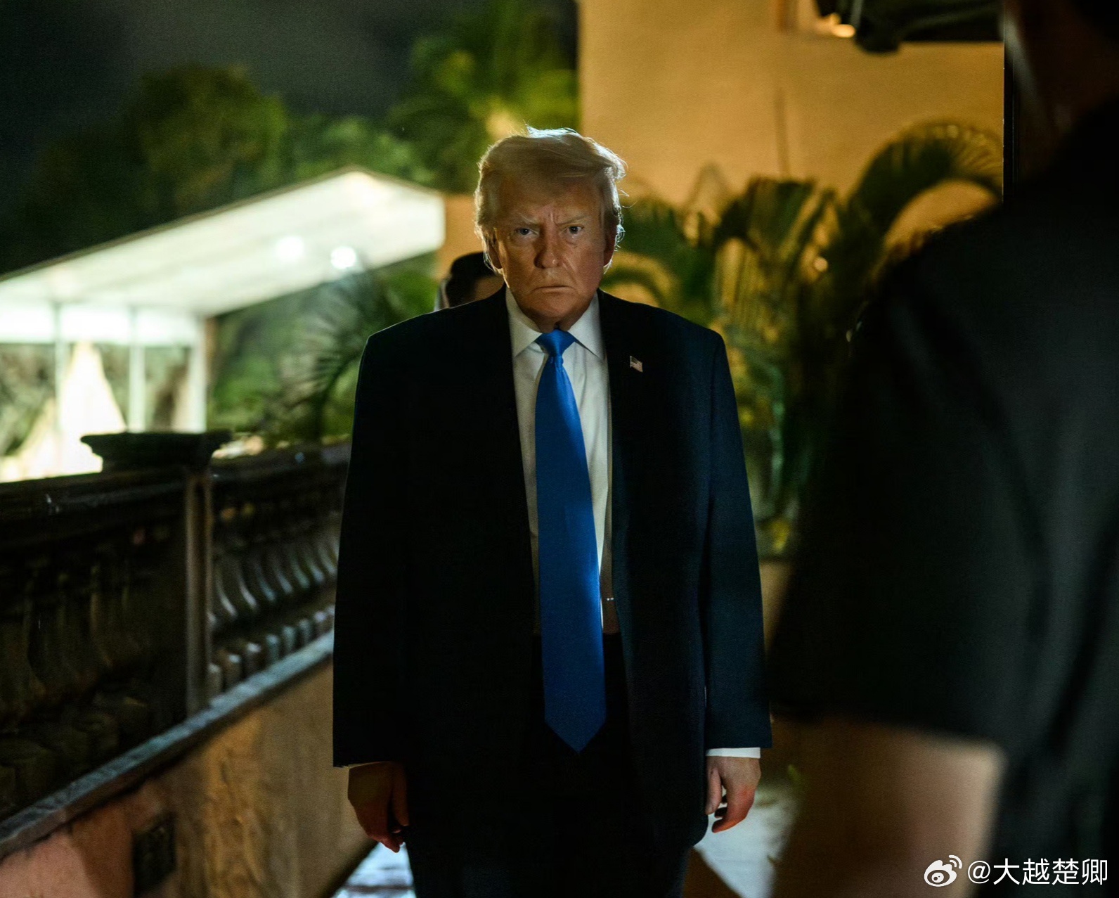 伊朗否认与美国进行任何谈判，指特朗普造谣旨在降低油价和拖延时间。 