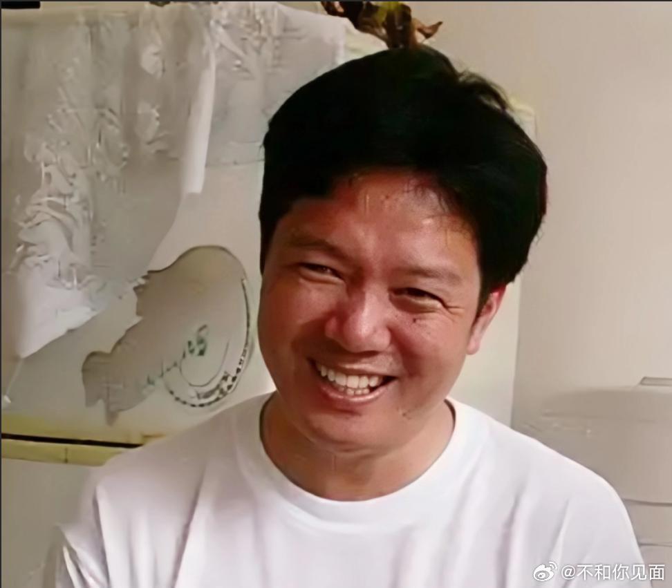 原来他是王虹父亲，为女儿放弃政府办工作，怪不得女儿35岁拿下菲尔兹奖，不鸡娃，不