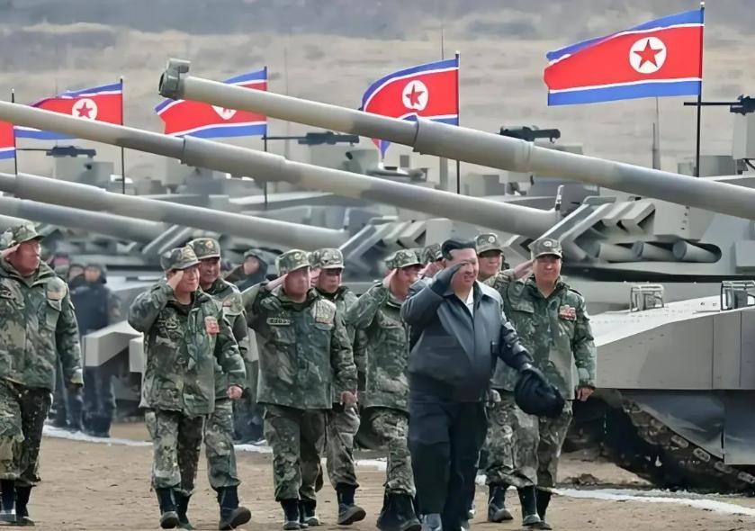 彻底不装了！
 
朝鲜不仅出兵援俄，还清空了大量库存卖武器，狂赚上百亿美元。普京