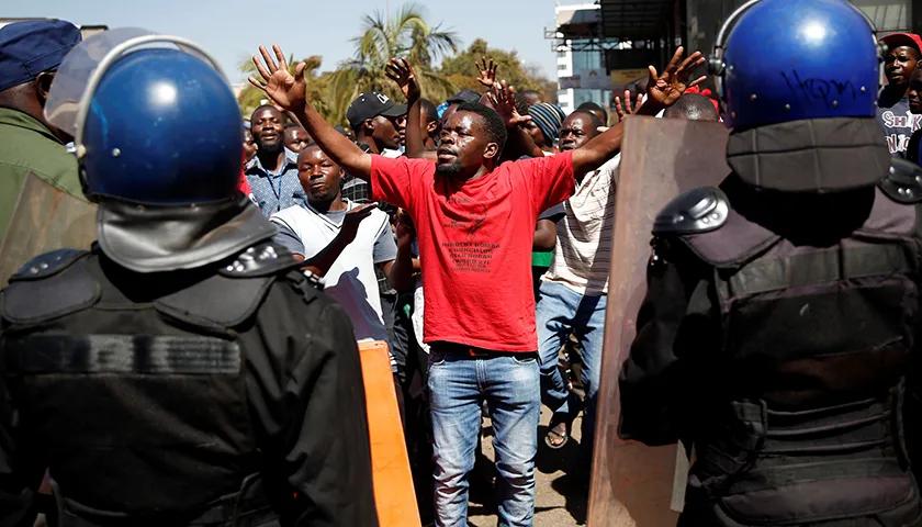 在津巴布韦的同胞注意！近期安全事件多发，这些防范要点记牢
 
最近津巴布韦不太平
