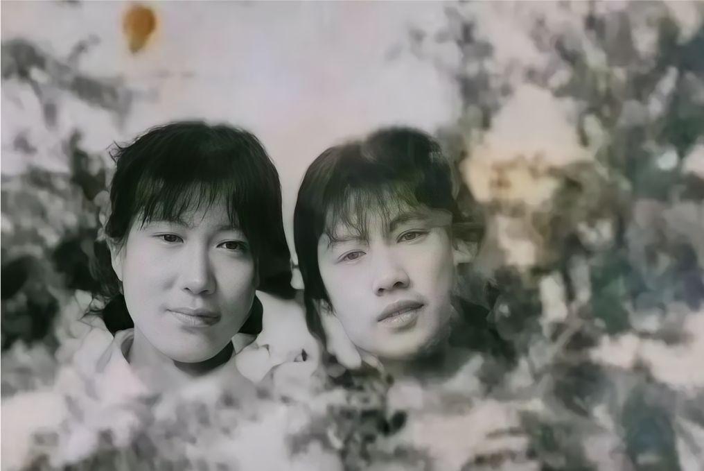 她双脚被冻烂，浑身是血，又被长钉活活钉住，日寇还扒光她的衣服，割下她的双乳，又一