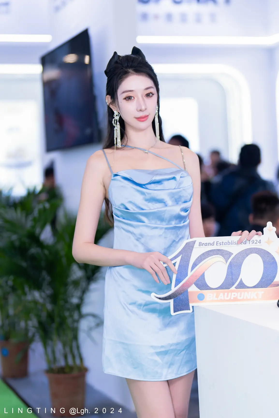 2024深圳改装车展模特：小希希。