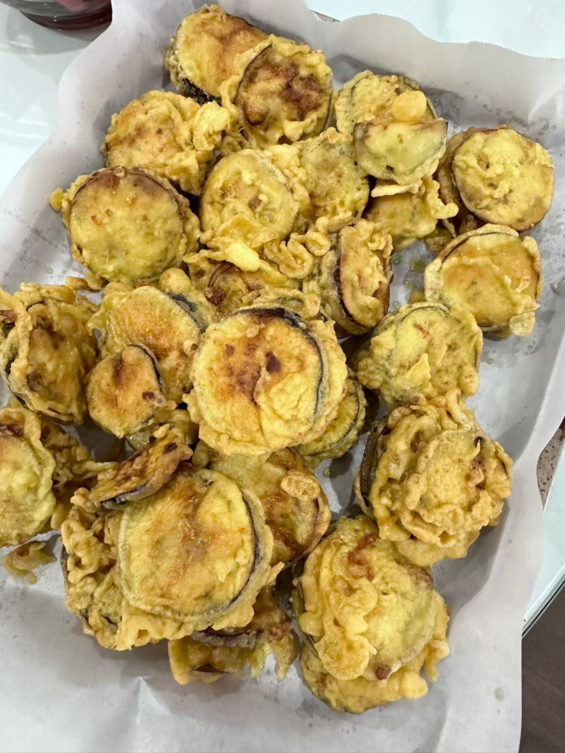 第一次炸茄盒，感觉还是不错，没失败曾沛慈杂志曾沛慈非常受欢迎呀！希望她的杂志大卖