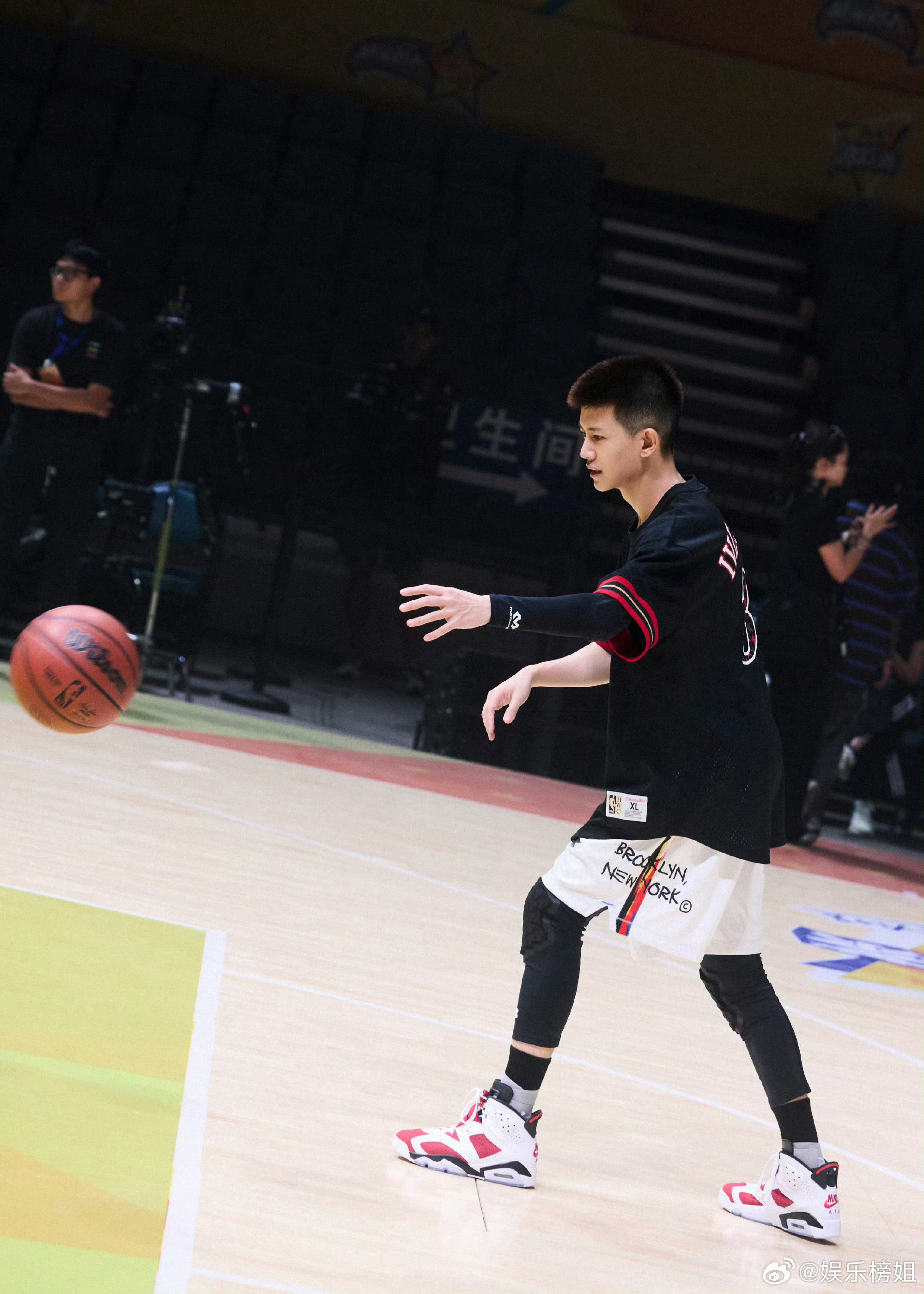 任嘉伦NBA名人赛彩排聚星名人赛任嘉伦预热彩排🈶期待明天的表演和比赛，期待全能