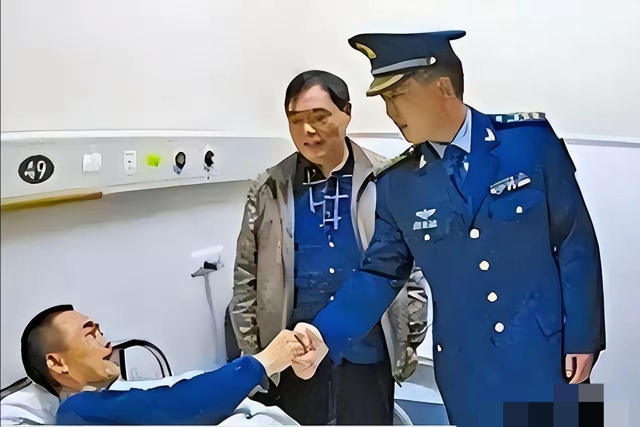 1988年，飞行员何茂生坠机深山，被农民吴华富救起。27年后，吴华富患癌无钱医治