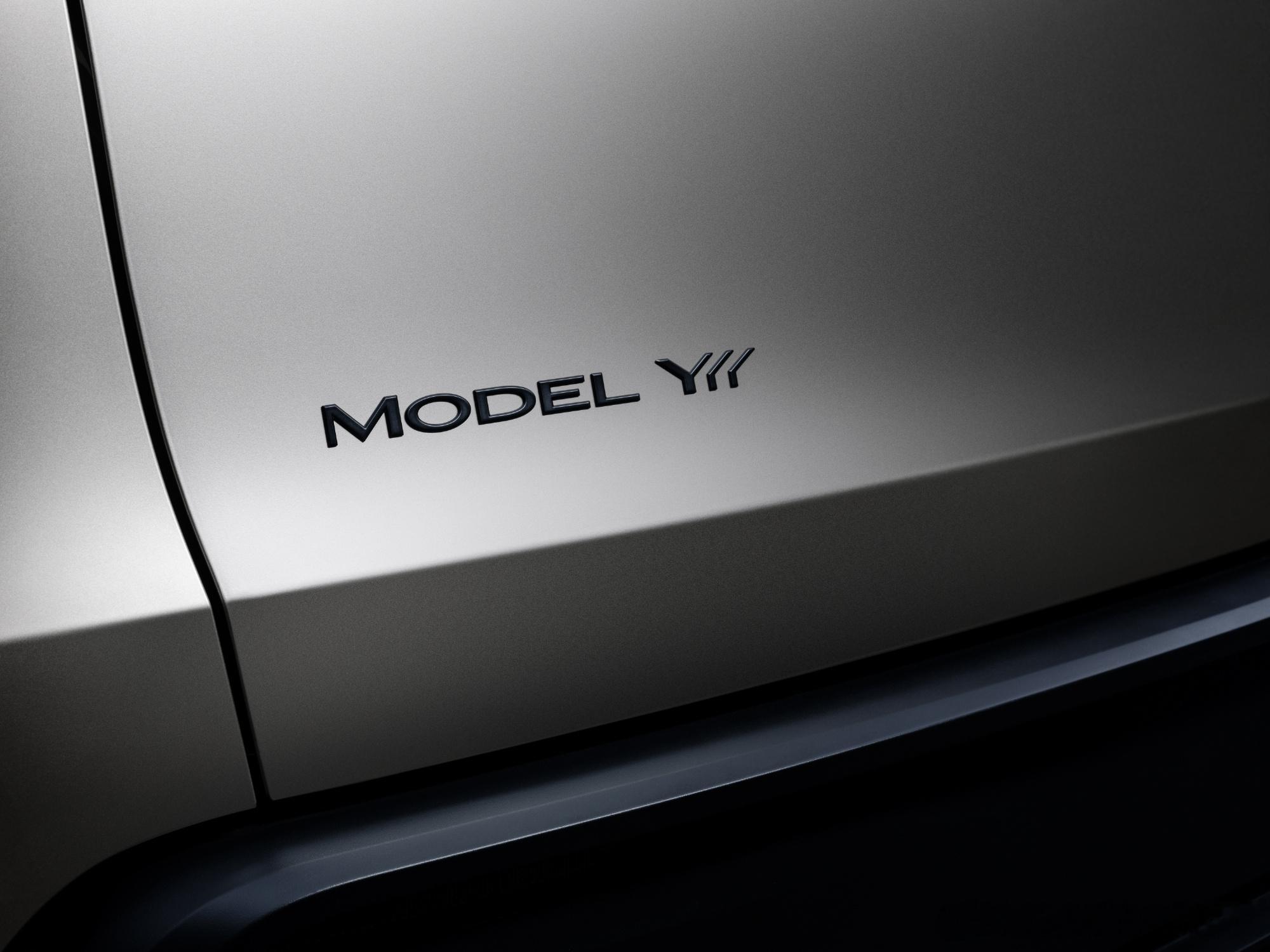 特斯拉官宣Model Y L六座版来了！秋天见也就是8、9、10月份[笑而不语]