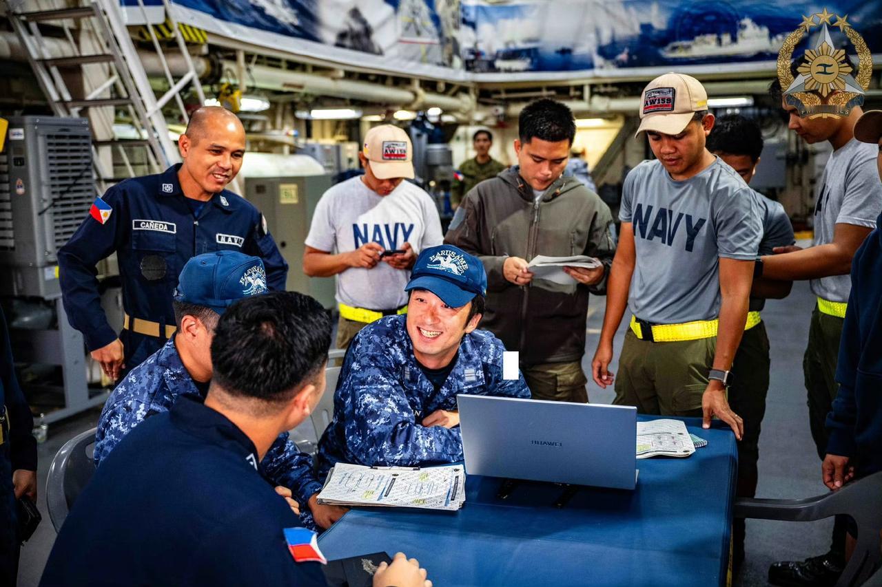 日本海上自卫队和菲律宾海军进行联合演习时使用的---华为笔记本 ​

菲律宾海军