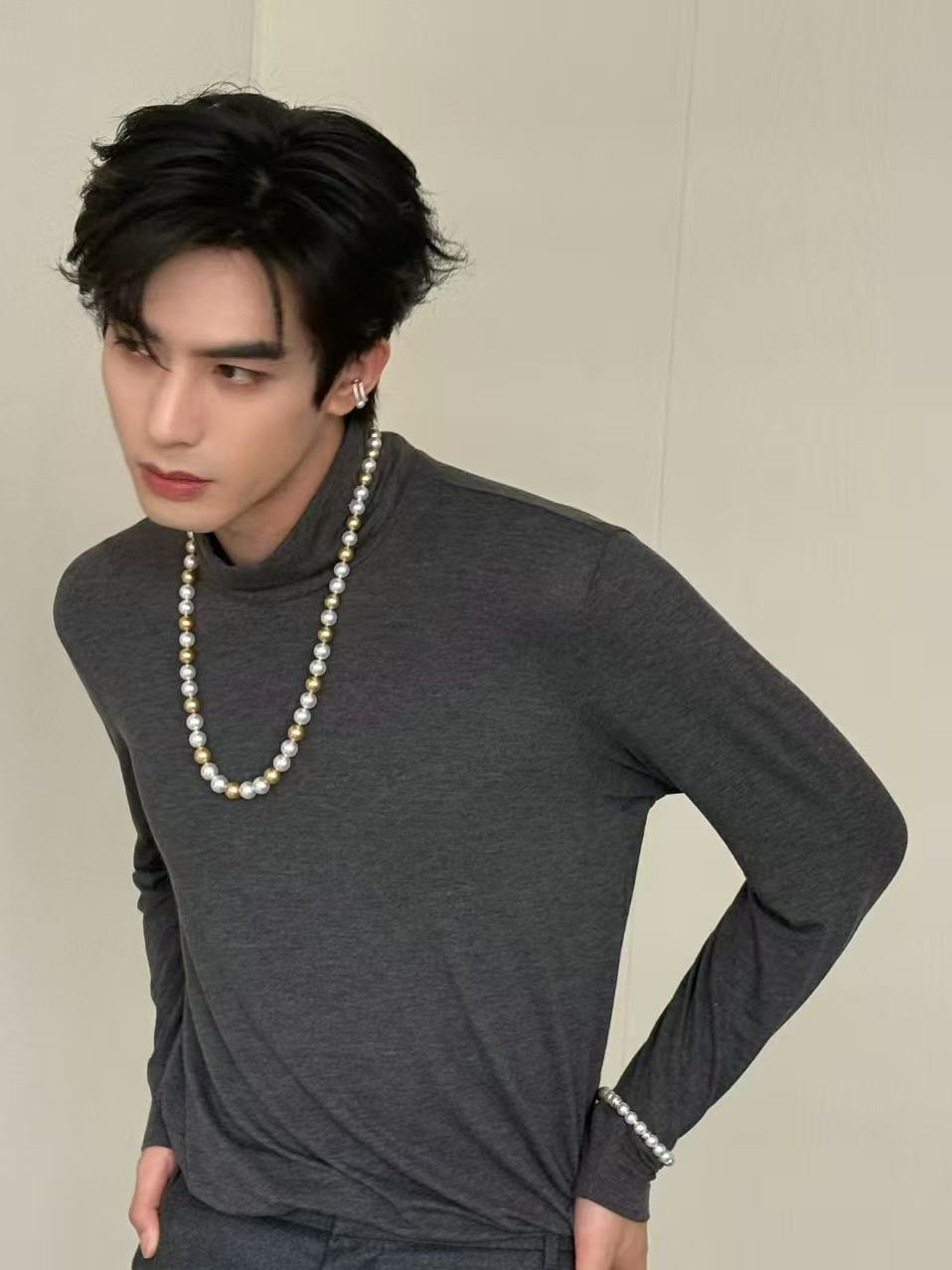 宋威龙新加坡活动look宋威龙戴珍珠项链宋威龙新加坡活动look来啦！真的好帅啊