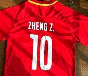 还记得恒大U21球员48小时两赛、0-5惨败后，看台上外国球迷摇头的画面吗？
两