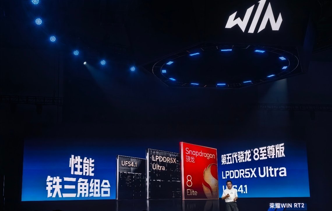 荣耀 WIN RT2 的核心配置是骁龙 8E5、LPDDR5X Ultra 内存