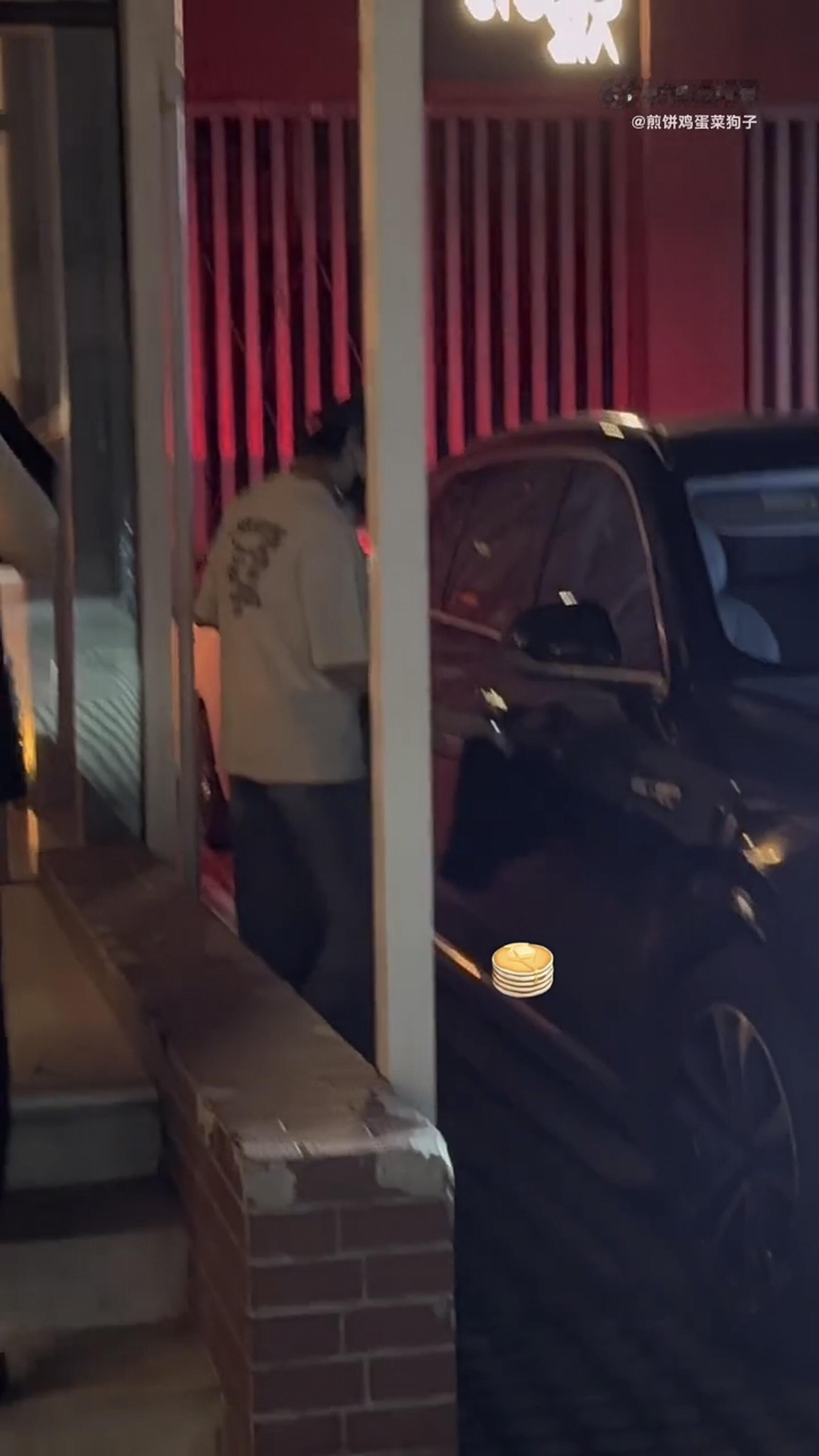 小囊孩咋内萌 ：不许从高处往下跳：我不 我就要ᗜ֊ᗜ 