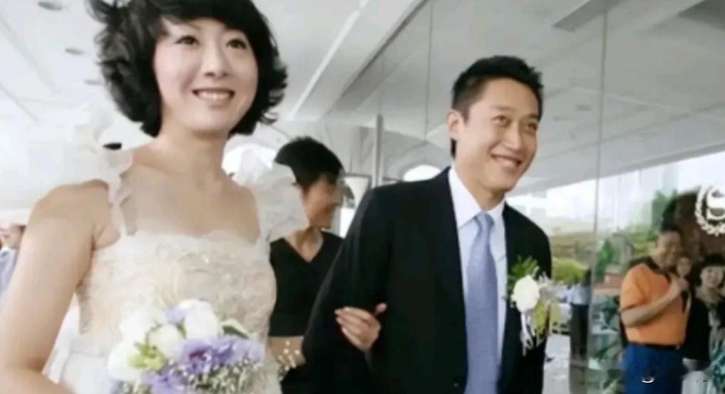 [微笑]2012年，西安一女子刚毕业就患上尿毒症，为了活下去，她和一患病男子结婚