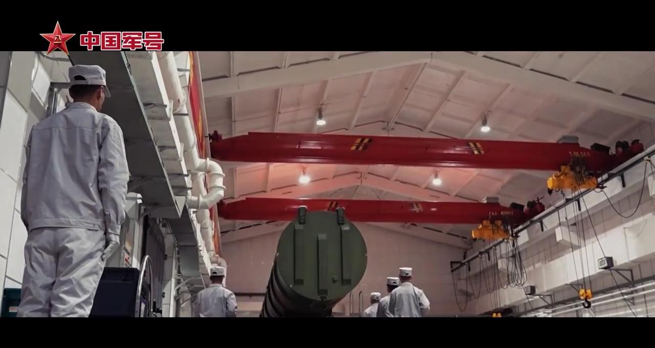 少见，洞库里的鹰击-62

检查排障、导弹吊装等

烽火问鼎计划中国海军 ​​​