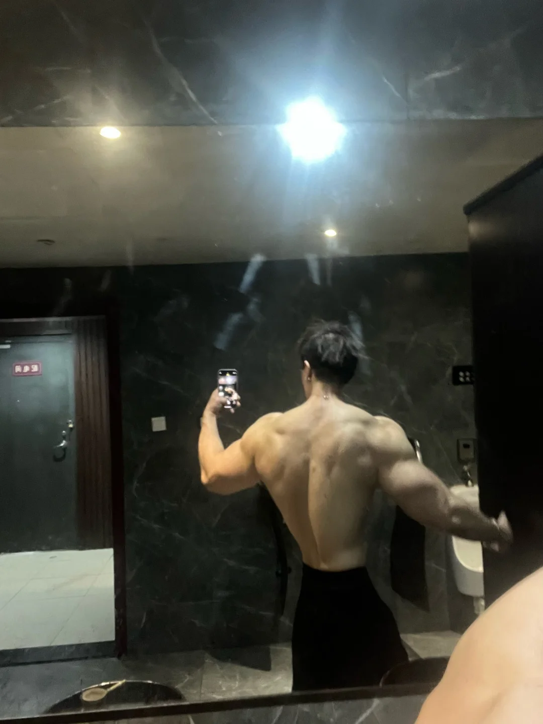 夏季Hyrox练出宽肩窄腰