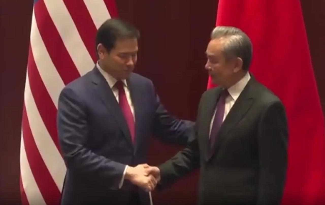 中方发出警告！新加坡联合早报 7 月 1 日晚间放出消息，外长王毅同美国国务卿鲁
