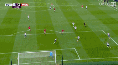 摊手庆祝！黄健翔：姆伯莫是学詹姆斯？他大概知道有人说长得像