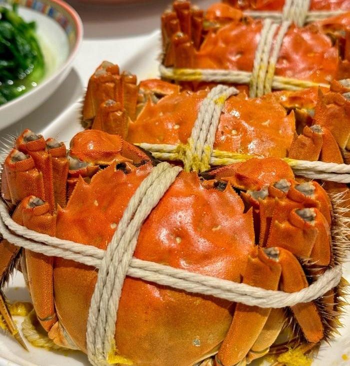秋天别总点外卖，菜场一逛，大闸蟹、梨、柿子、葡萄、板栗、南瓜、红薯、芋头、莲藕、