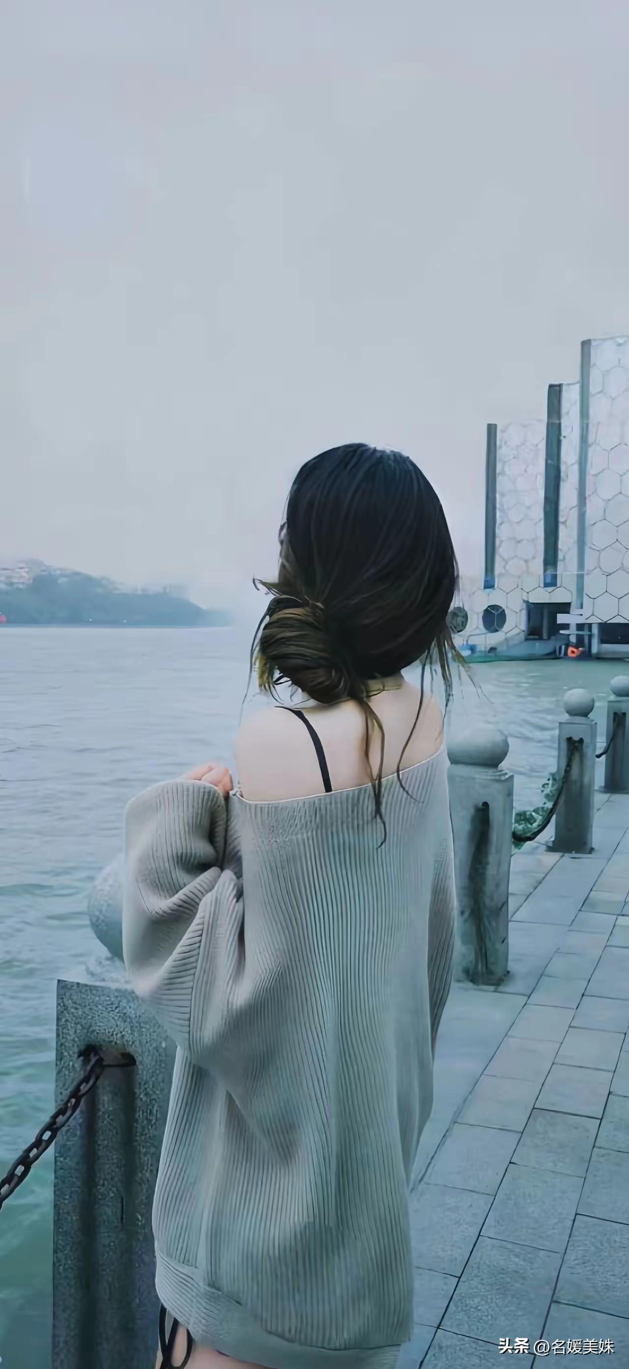 果断，
是能承担任何结果的勇气，
而纠结，
是想拿到两头好处的贪婪。