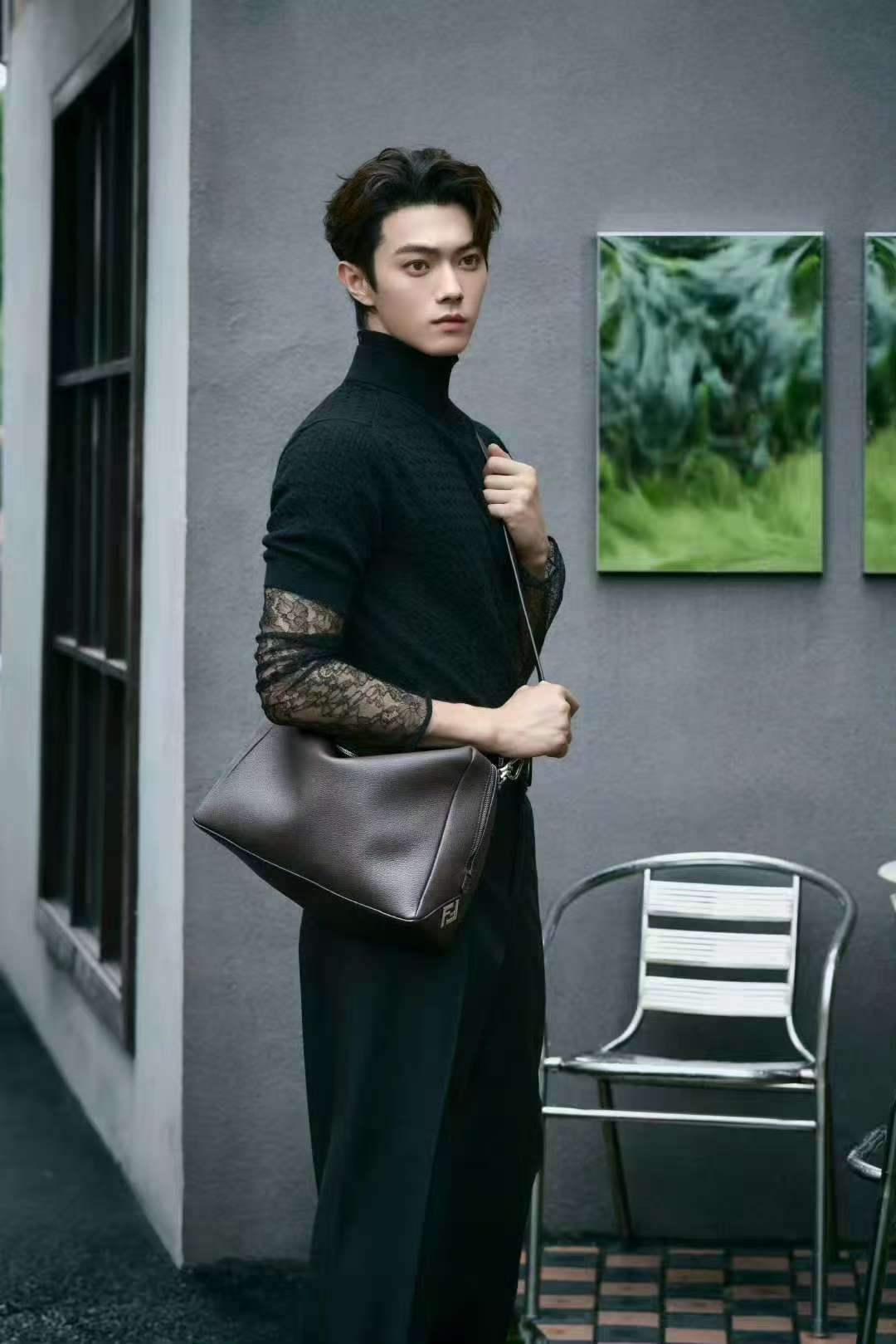 许凯蕾丝黑高领许凯FENDI新图 哇塞，许凯有新造型了!!! ​​​