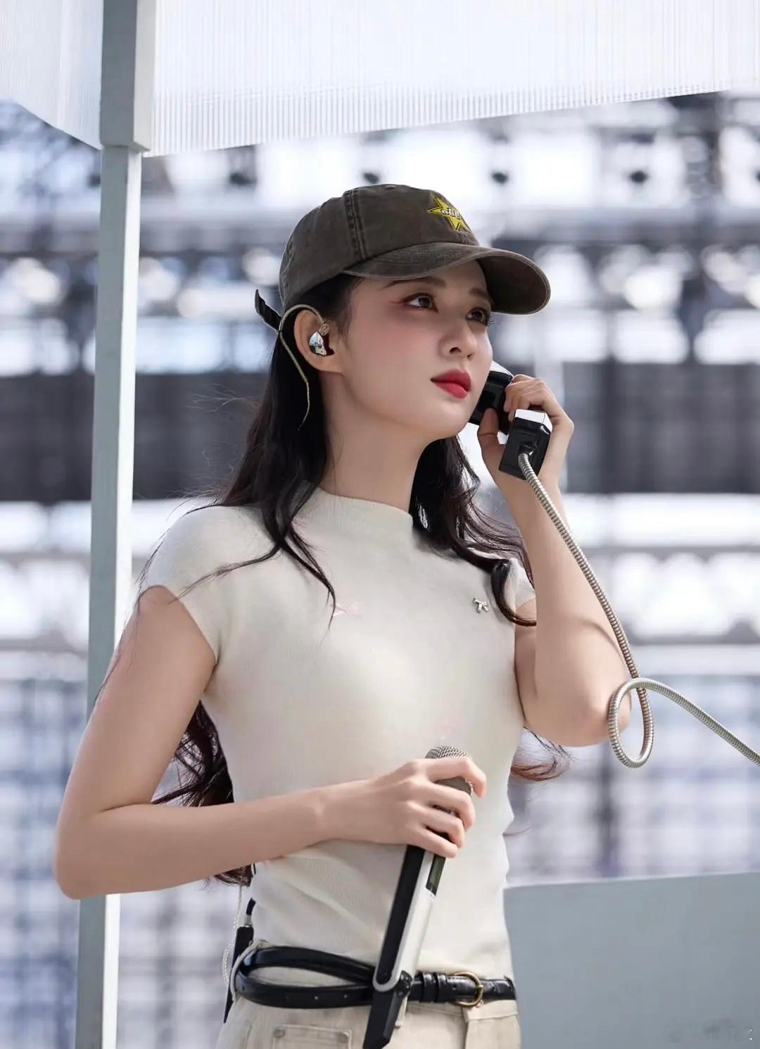 跨年晚会彩排的楚然，这个角度神似刘亦菲呀 