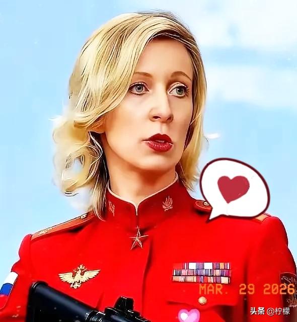 俄罗斯媒体有个说法，
听着直接，甚至带点冲劲儿：
要是真有人想把中国围起来，唯一