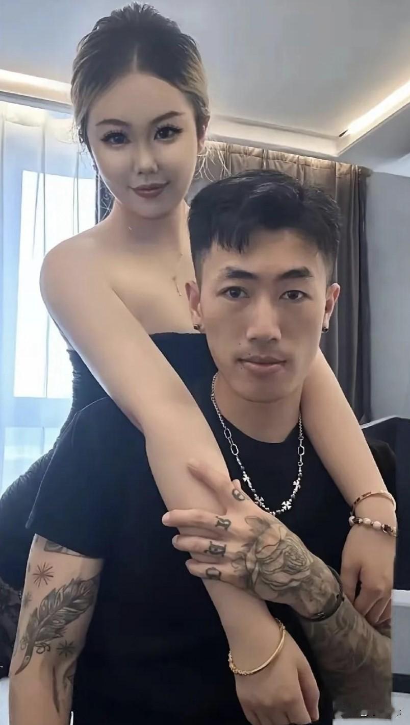 青岛女护士一觉醒来天都塌了!原本以为发个视频秀恩爱，结果醒来一看，评论区全部沦陷