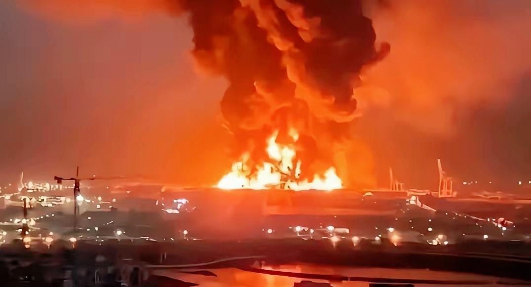 伊朗传来新消息！2026年4月15日，伊朗扔出了一颗让全世界都傻眼的“精神核弹”