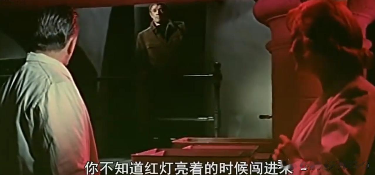 大学时期看过一部上译的美英合拍片，是两位好莱坞著名的电影明星主演的，讲的是去挪威