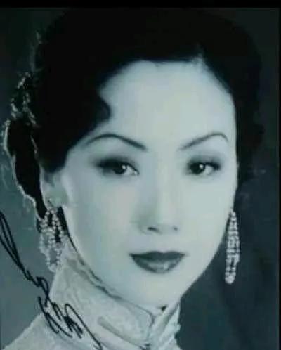 1926年，张宗昌强行霸占美人陈佩瑜，同房之夜，他把陈佩瑜脱光衣服丢在烧热的炕上