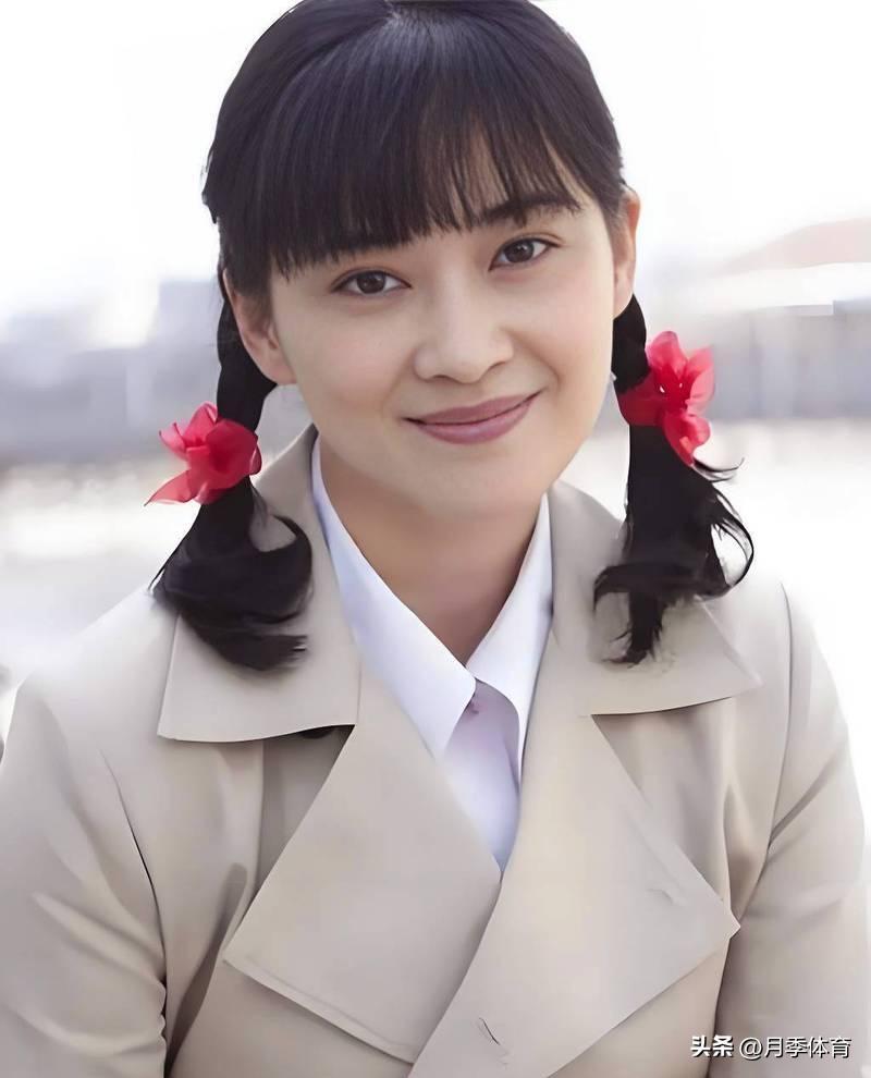 谁能想到啊，一个女演员，专挑那些听起来就“苦大仇深”的剧本演，结果部部都成了爆款