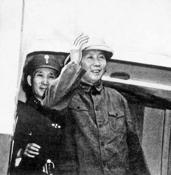 重庆谈判时，毛泽东为何敢只身赴险？背后的底气来自哪里。
 
1945年8月，日本