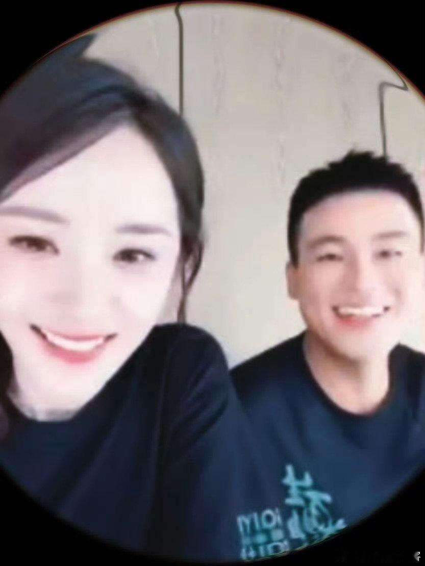 杨幂一瞪眼欧豪就收敛 这互动简直是现实版“一物降一物”！欧豪前一秒还在起哄，杨幂