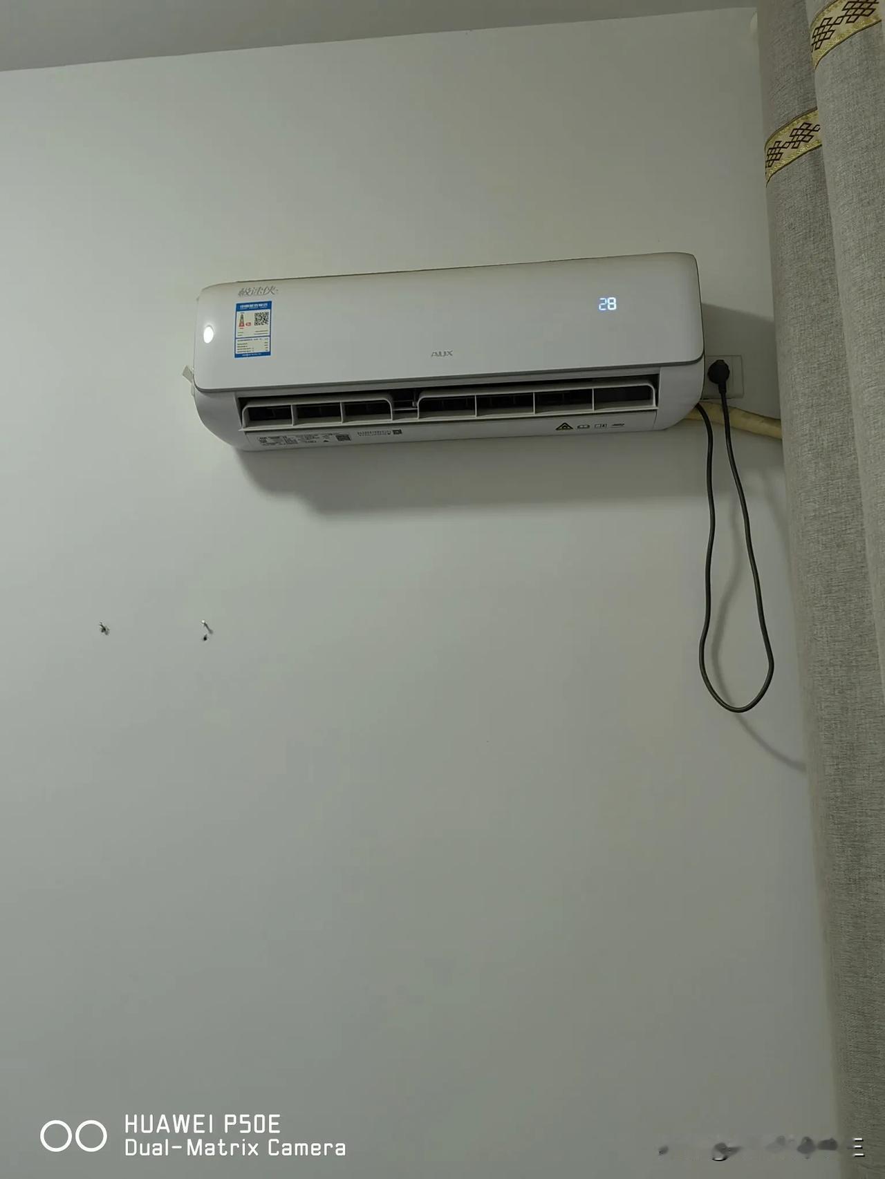 空调，不开了吧，热🥵。开吧，冷🥶。。。。只好开着空调盖着被子[捂脸][捂脸]