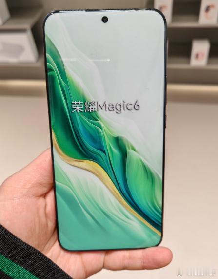 荣耀Magic 6的机模上手之后真的有东西啊！很多人喜欢曲面屏的颜值，但是担心曲