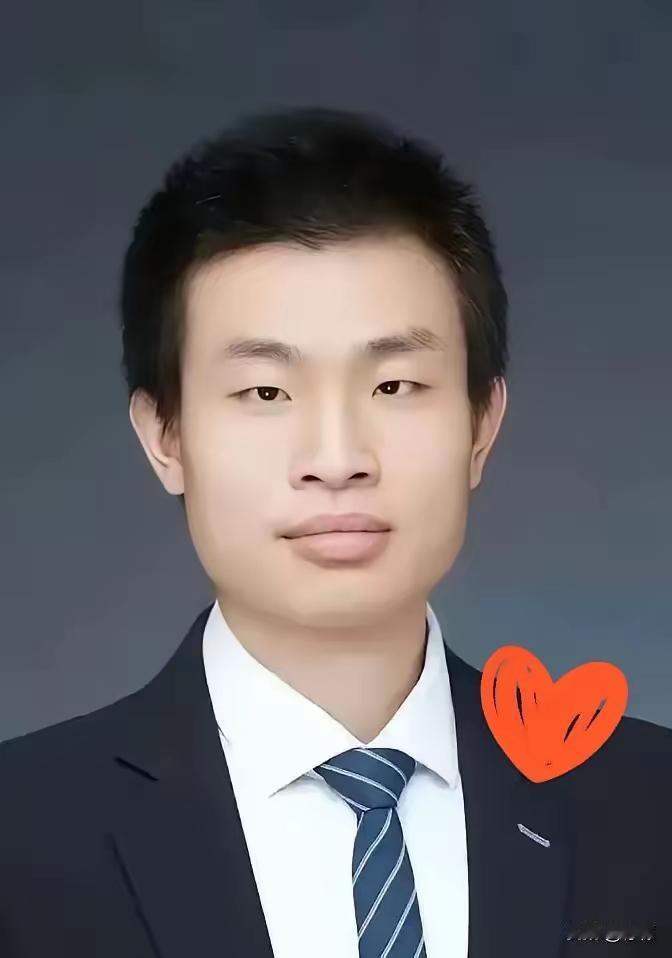 34岁的北大天才韦东奕传来好消息，拿到长聘聘书后，他第一件事就是申请换了间更靠里