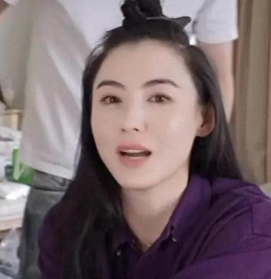 [赞][赞][赞]張柏芝的兒子已經長大了。大兒子謝振軒目前在澳洲就讀，他曾經對媒