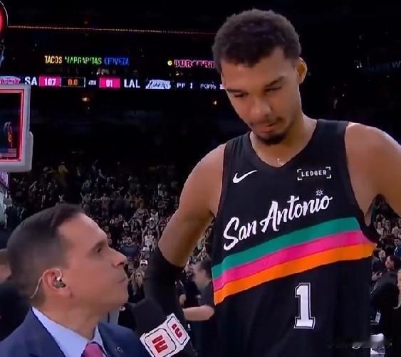 文班亚马谈詹姆斯不打：

“勒布朗不打，对于湖人的影响肯定很大。”

“他和卢卡