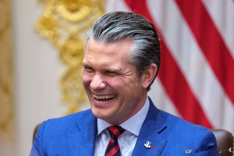 伊朗局势持续紧张 美防长称美军已进入战备状态 特朗普下令评估选项海外新鲜事伊朗 