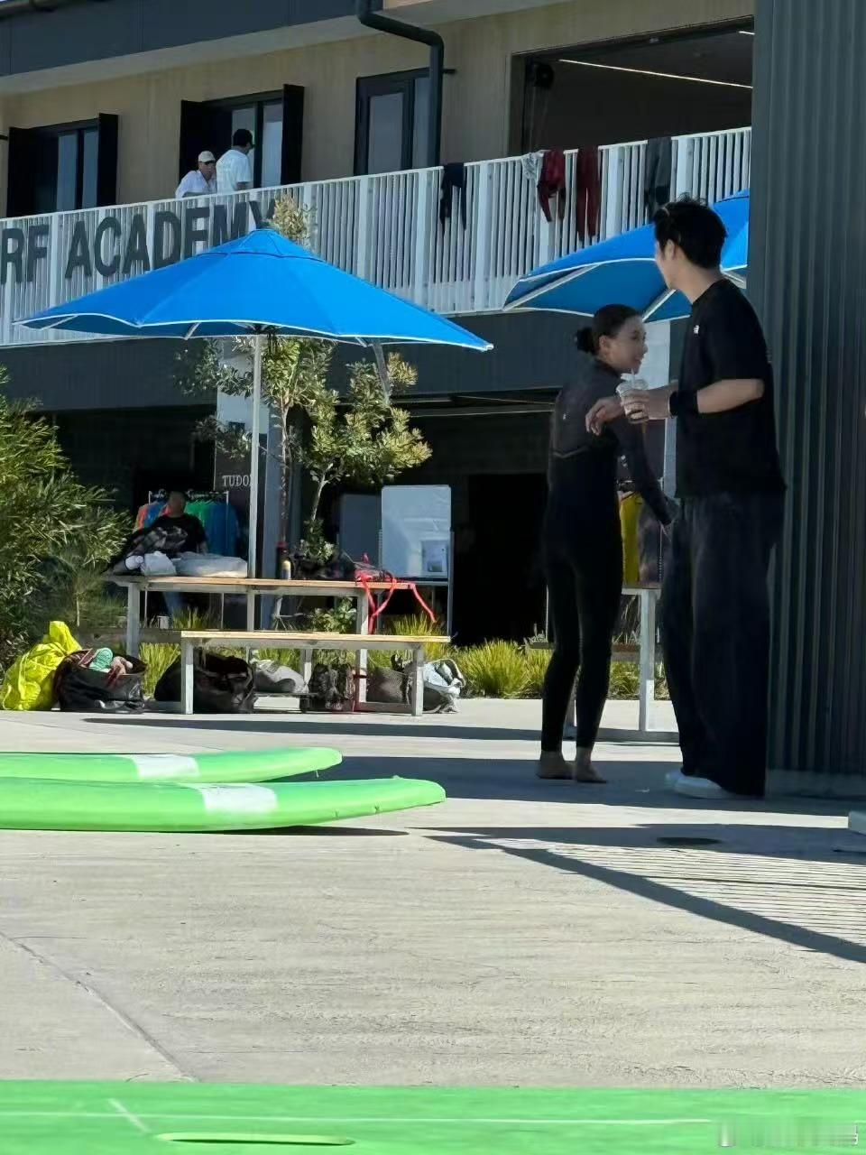 澳洲偶遇窦骁何超莲窦骁何超莲澳大利亚被偶遇窦骁何超莲澳大利亚被偶遇，挺好，[并不