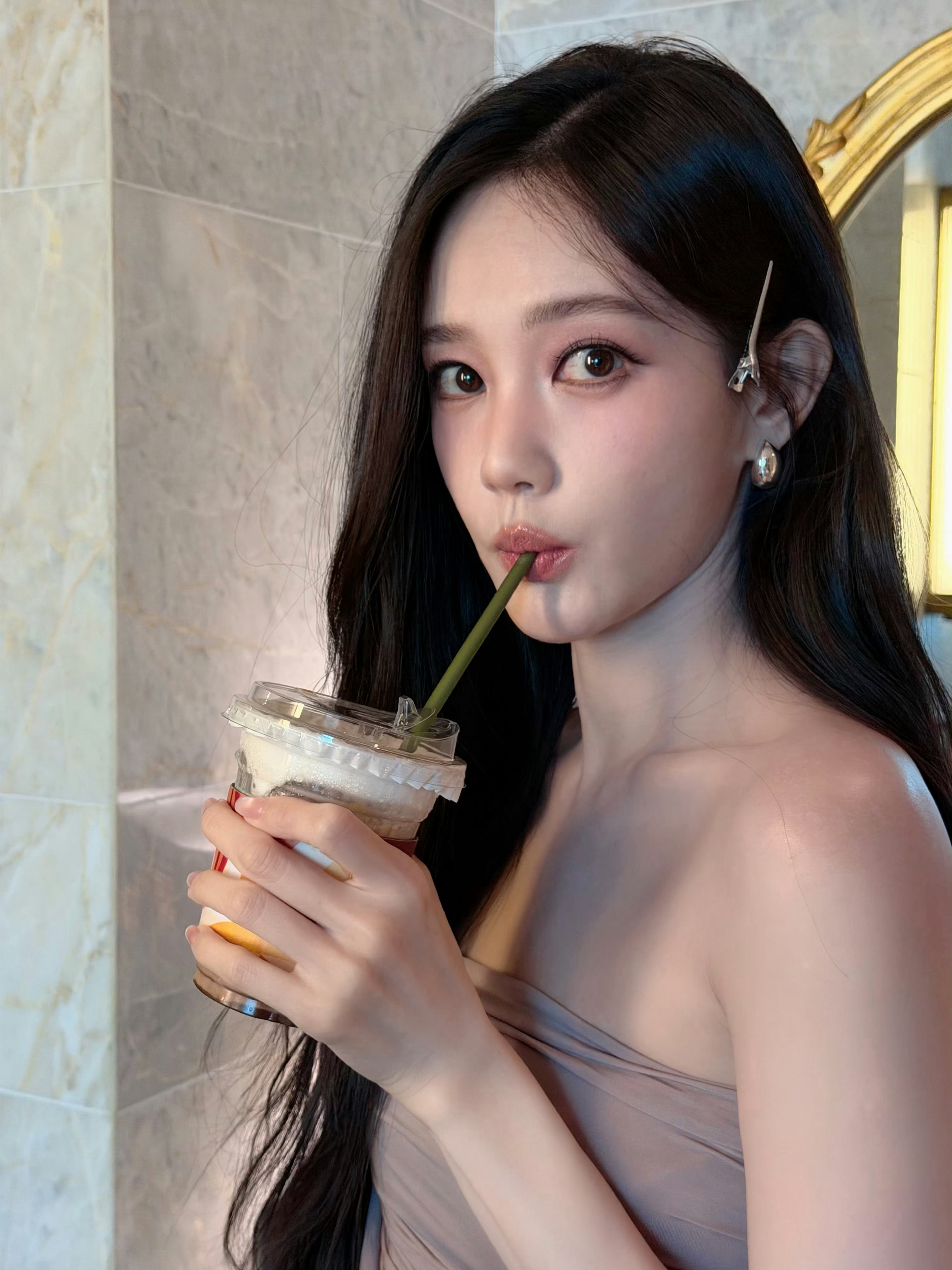 新鲜的李一桐live，100分的香芋啵啵女孩扑面而来的夏日香气，李一桐太漂亮了李