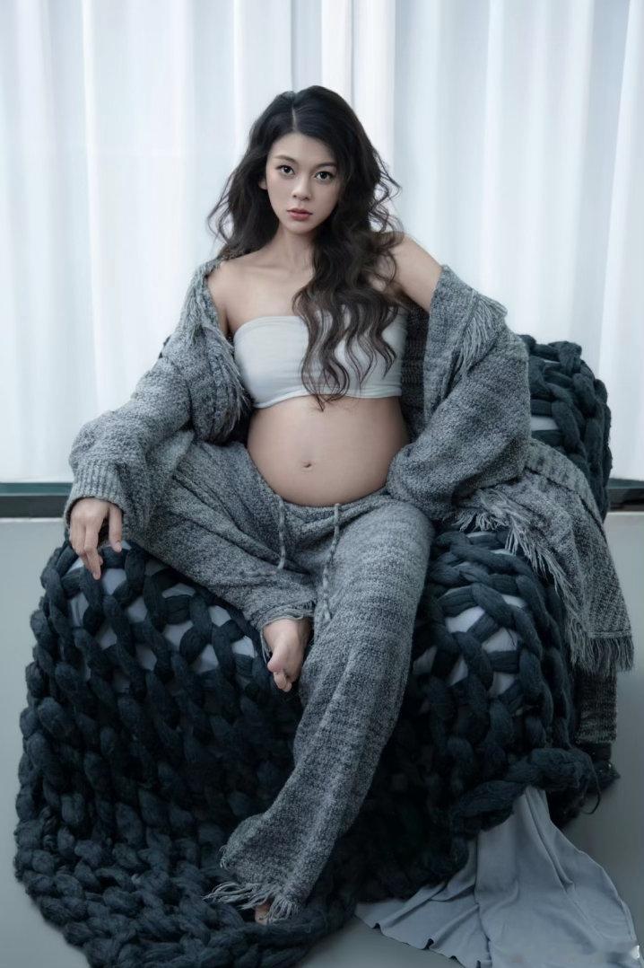 谈莉娜生子谈莉娜宣布产子09快女谈莉娜官宣产子，晒出可爱小脚丫超暖心。收获圆满家