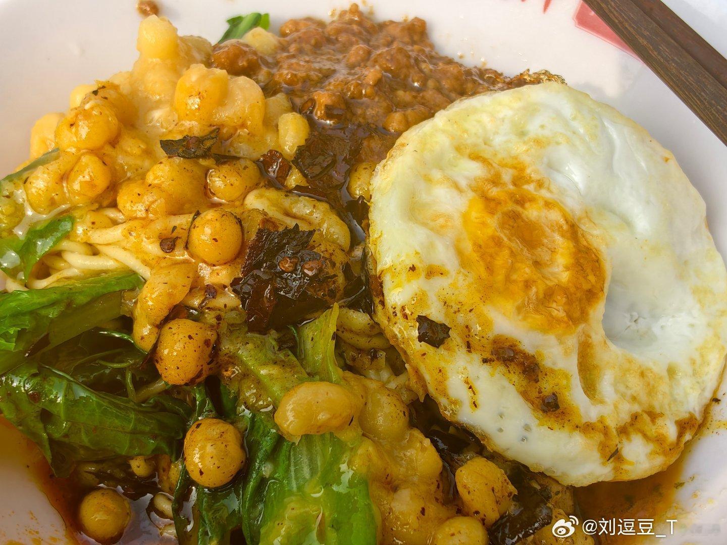 听劝今天的豌杂面加鸡蛋我的美食日记