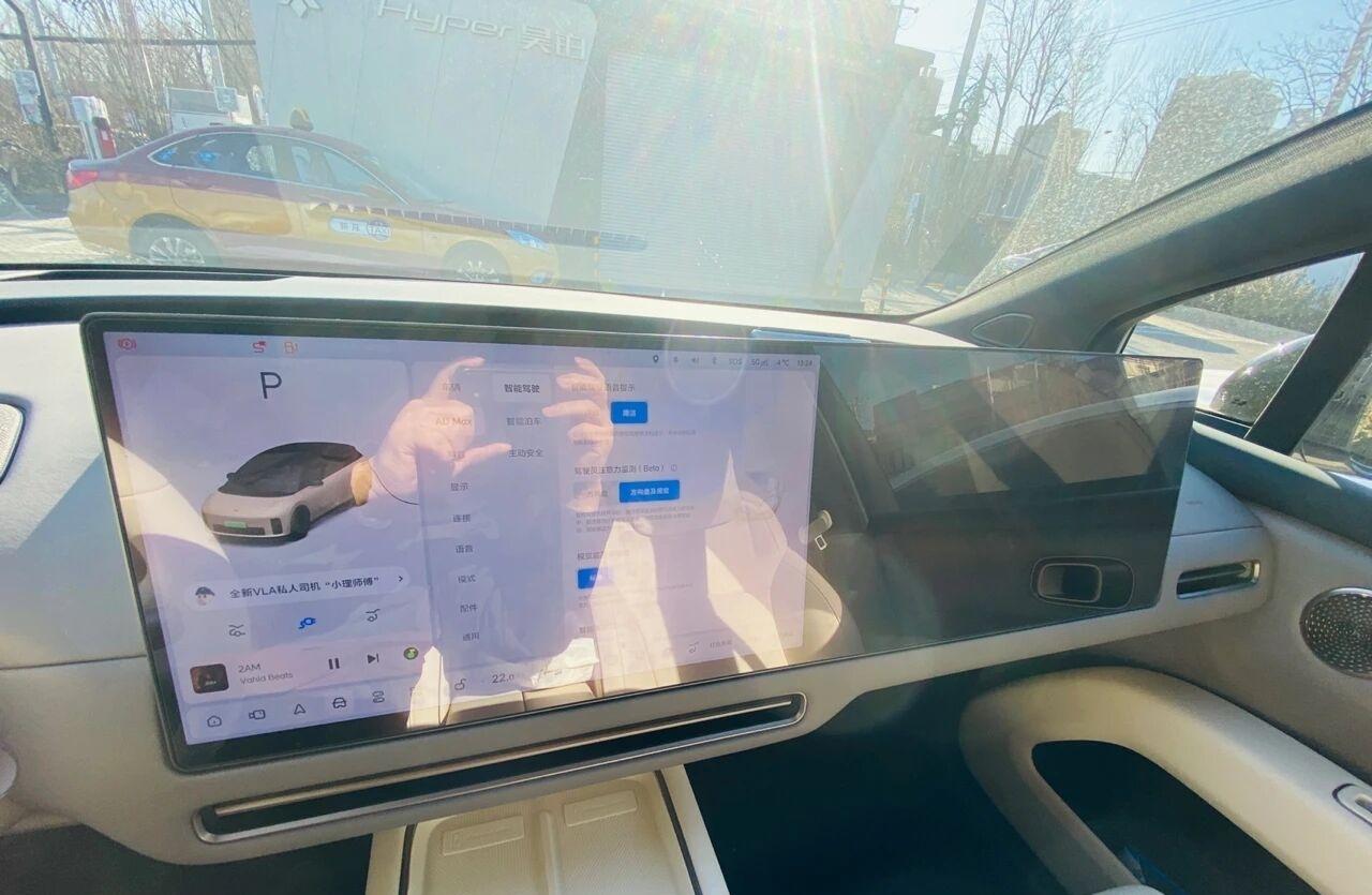 理想i6“隐形副驾”是否安全？理想i6有位“隐形副驾”时刻守护安全！
开智能辅助