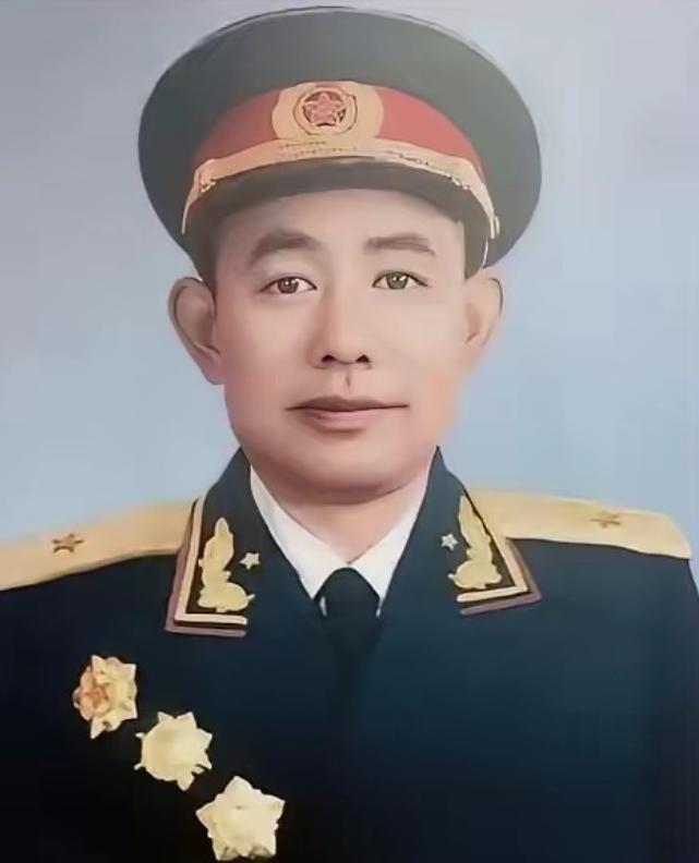 他是志愿军的师长黄朝天，却公然违抗军令，率9000残兵掉头杀向3万美军。战后总结