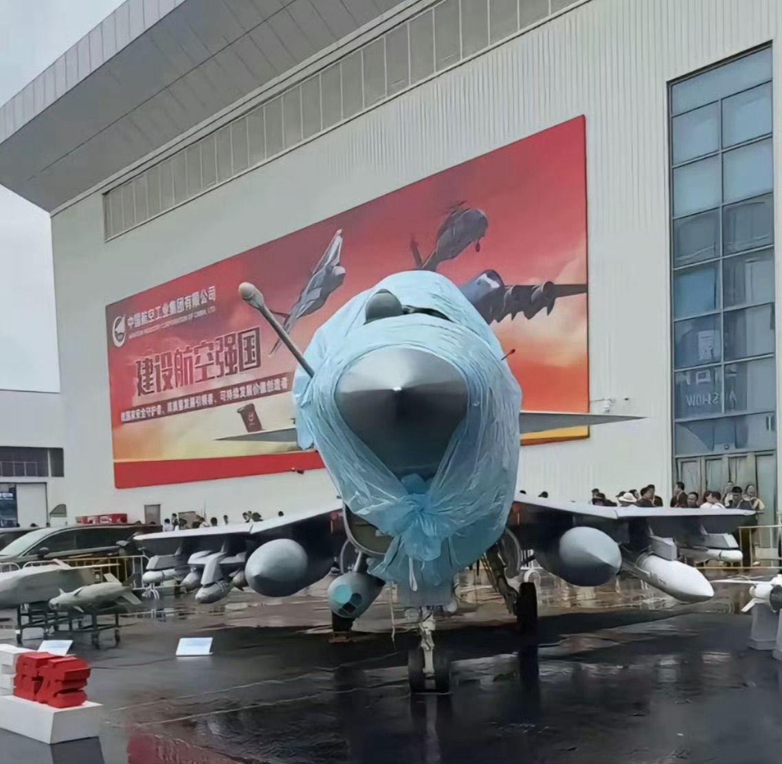 消息称歼10C将参加巴黎航展这次参展，法国会给我们小J10搭个雨棚吗[委屈] ​