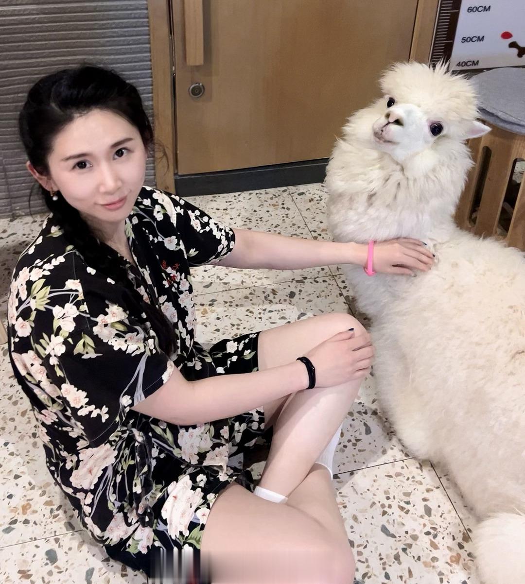 迎宾小哥说糖宝🦙随机吐人 但我感觉我俩处的还行🦙今天是搓澡日#孙小雪淹不死[