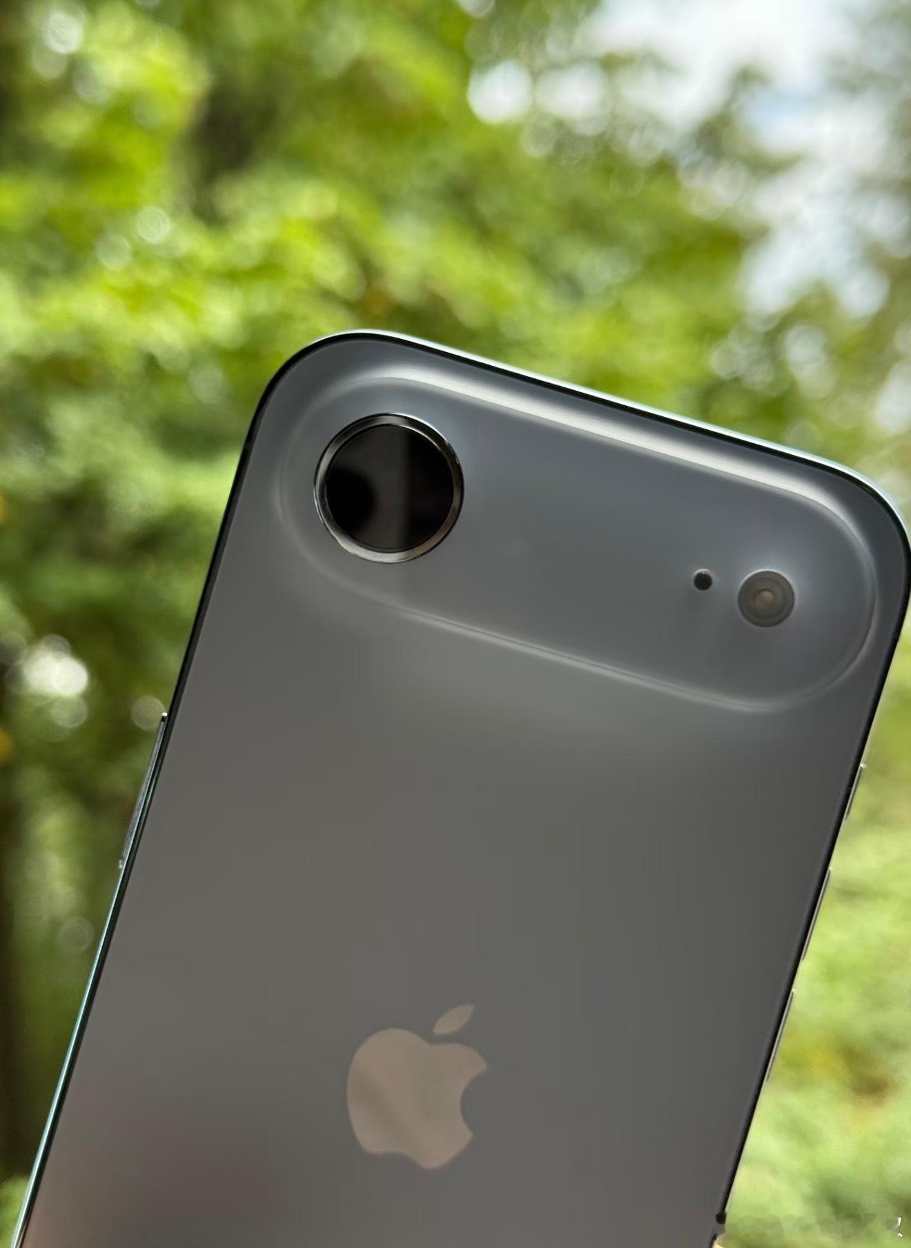 是不是超出你的预期？iPhone Air的续航竟然和标准版是差不多的[哆啦A梦害