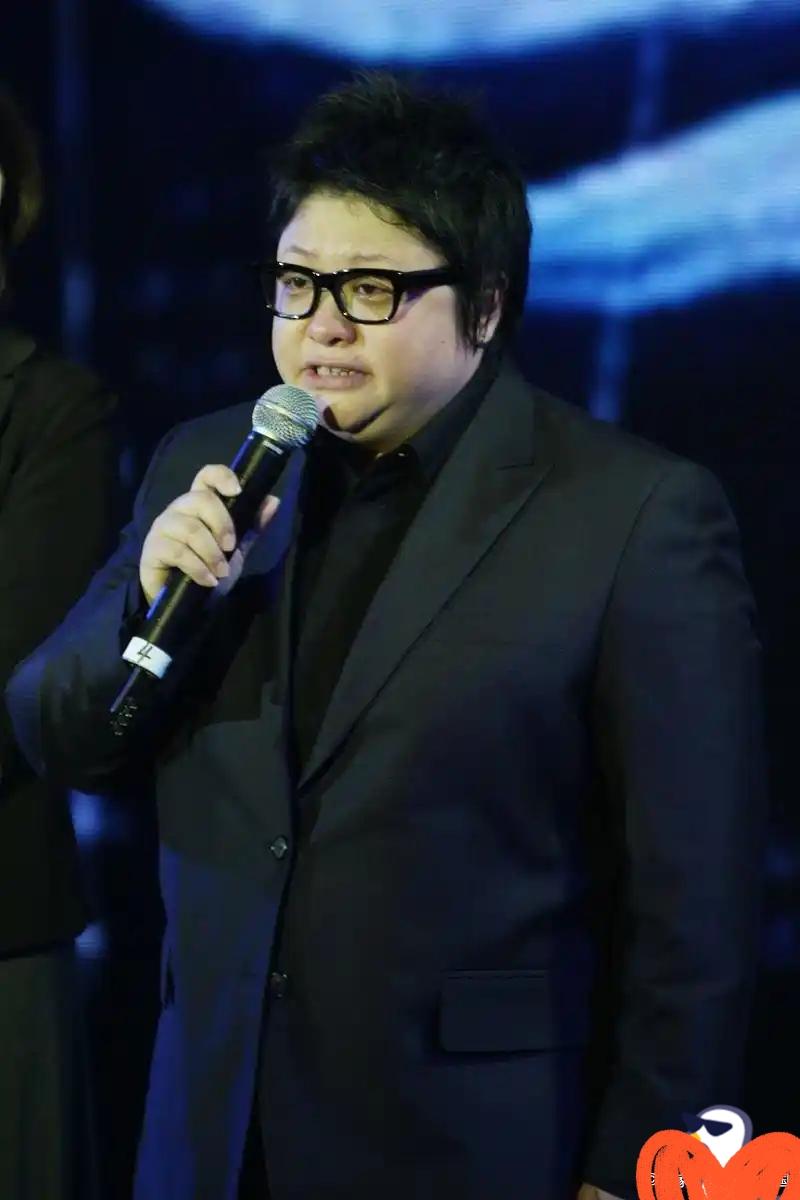 二十秒军礼刷屏！韩红演唱会致敬老兵，这才是顶流该有的模样
 
一曲《祖国不会忘记