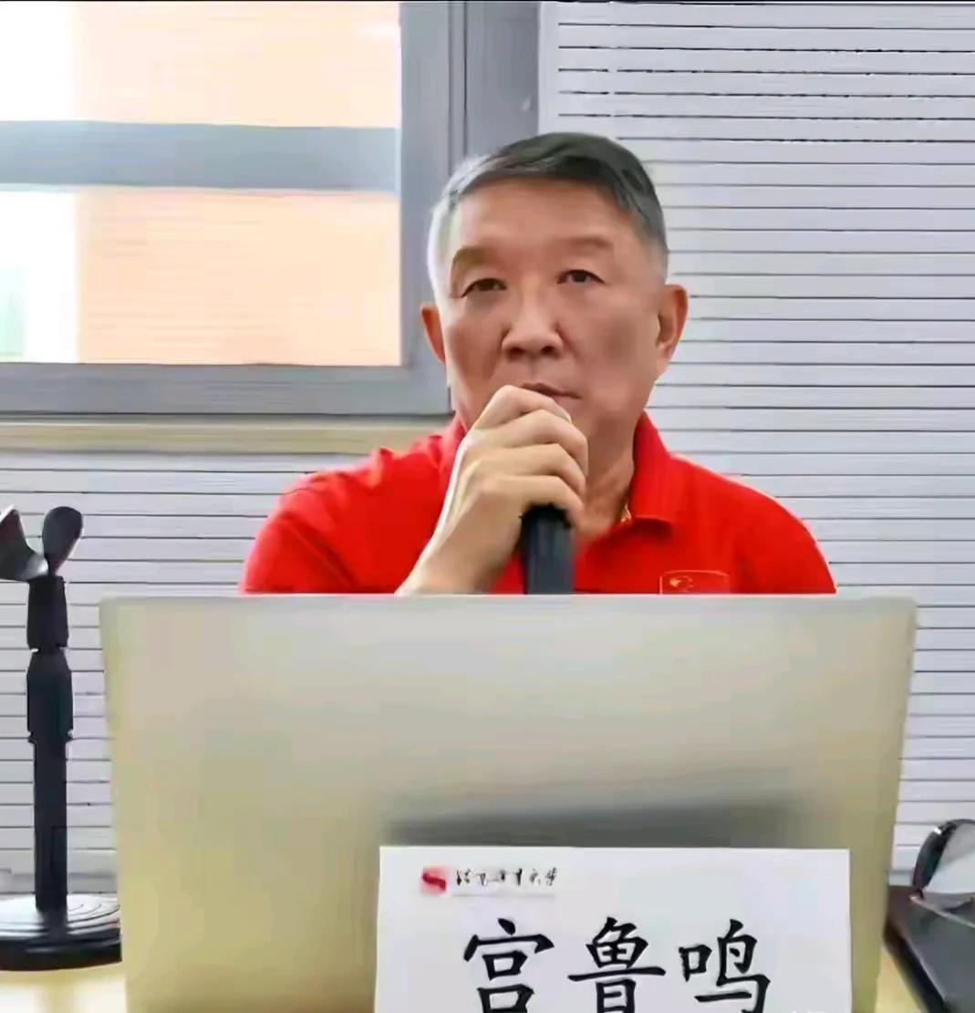 最后的结果出来了。
宫鲁鸣不下课，继续带中国女篮到奥运会，并且制定了长时间的体训