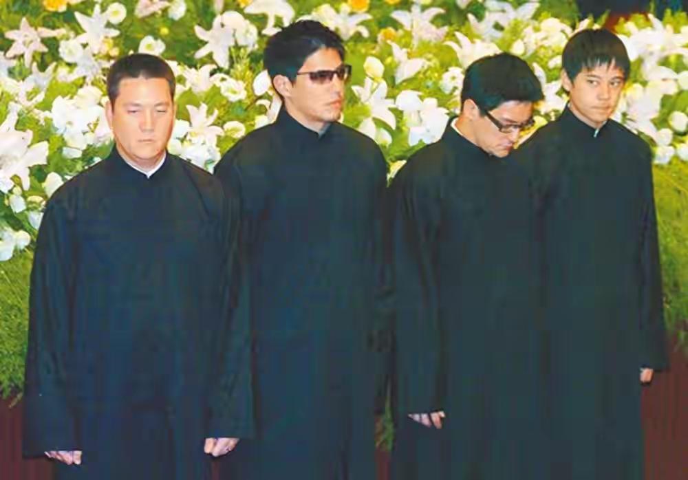 一张照片，一段历史的回响

2004年12月，台北荣民总医院介寿堂里，一场葬礼正